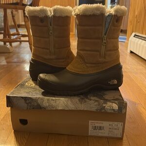 North Face side zip Womens boot. Shellista lll pull on.